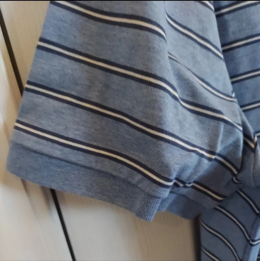 LIKE NEW Polo Ralph Lauren Soft Cotton Custom Slim Fit Polo  LG- Blue Stripe